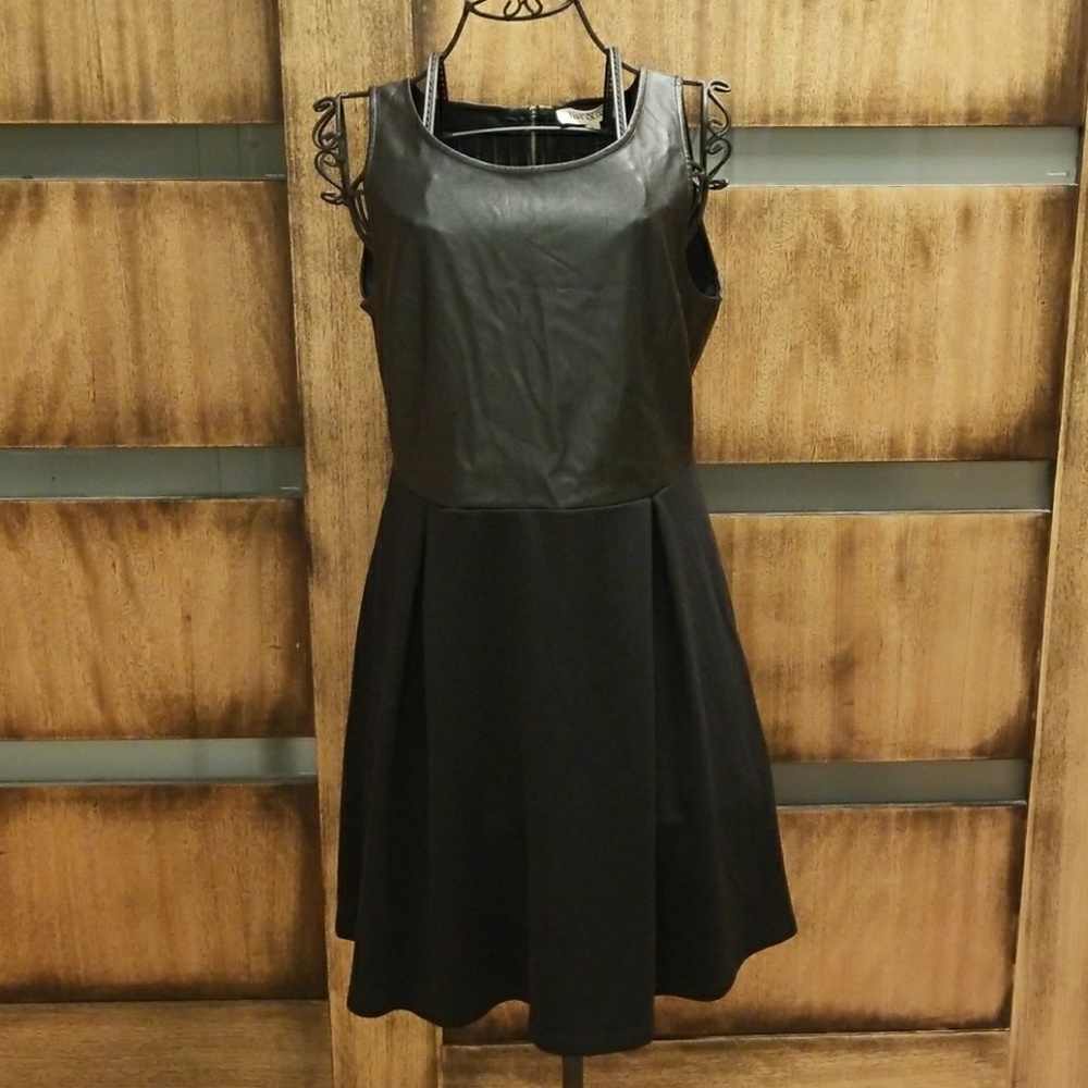 NWT OLIVE AND OAK LBD 💋💋💋